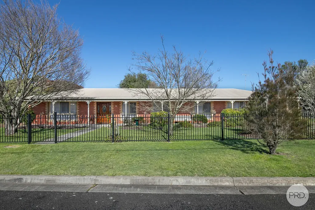 Wendouree 3Zimmer Spacious Family Living in a Convenient Wendouree Location