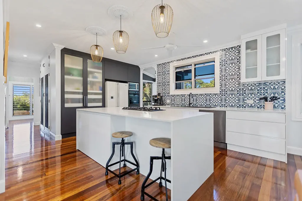 Westcourt 3ਬੈੱਡਰੂਮ Beautifully Renovated Queenslander with Endless Potential Close to the City!