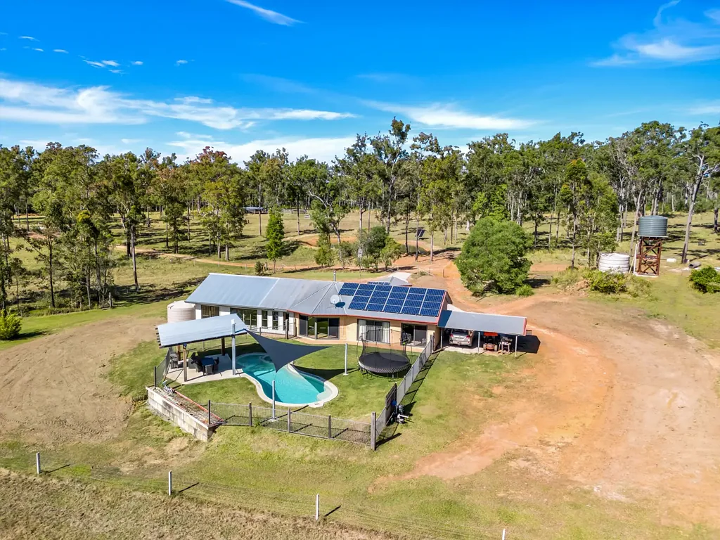 Lawrence 3房  Farm Acreage With Waterfront