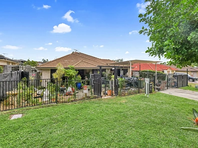 Flagstone 4 Bedroom Spacious, Energy Efficient Family Home in a Quiet Crescent – Walk to Schoo