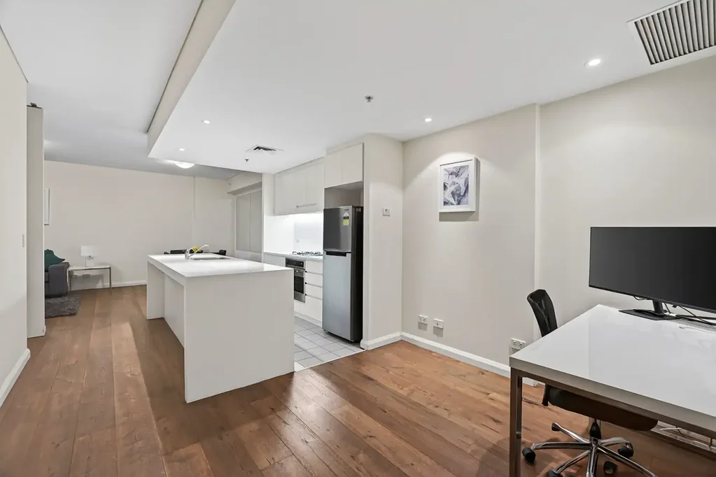 Sydney 1房 King Street Wharf显赫位置 83平米宽敞公寓 现代装修 私人阳台 安全停车 步行繁华 Spacious Harbourside Living in the Heart of King Street Wharf