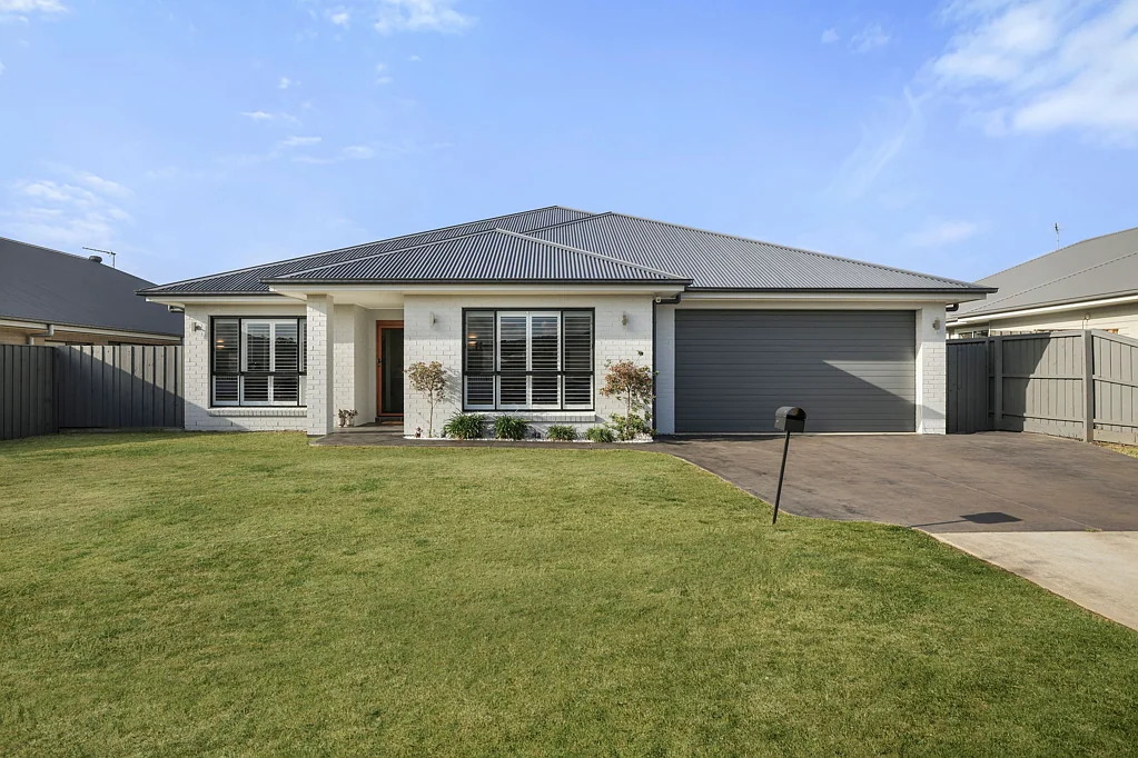 11 George Cutter Avenue, Renwick, NSW 2575