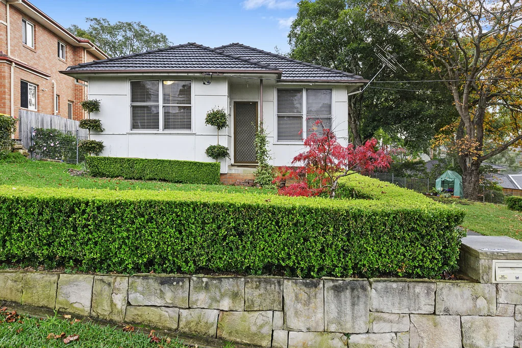 Beautiful Three Bedroom - Heart of Pennant Hills!