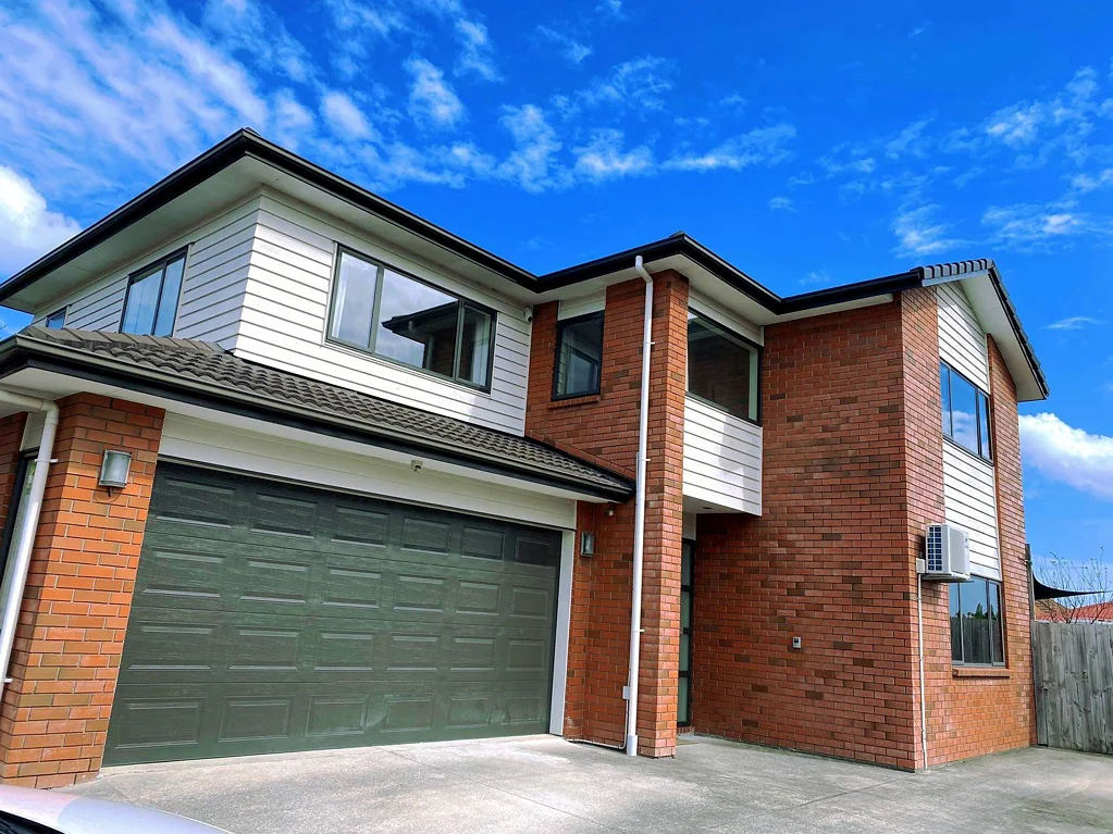 5 bedrooms and 3 Bathrooms in Blockhouse Bay