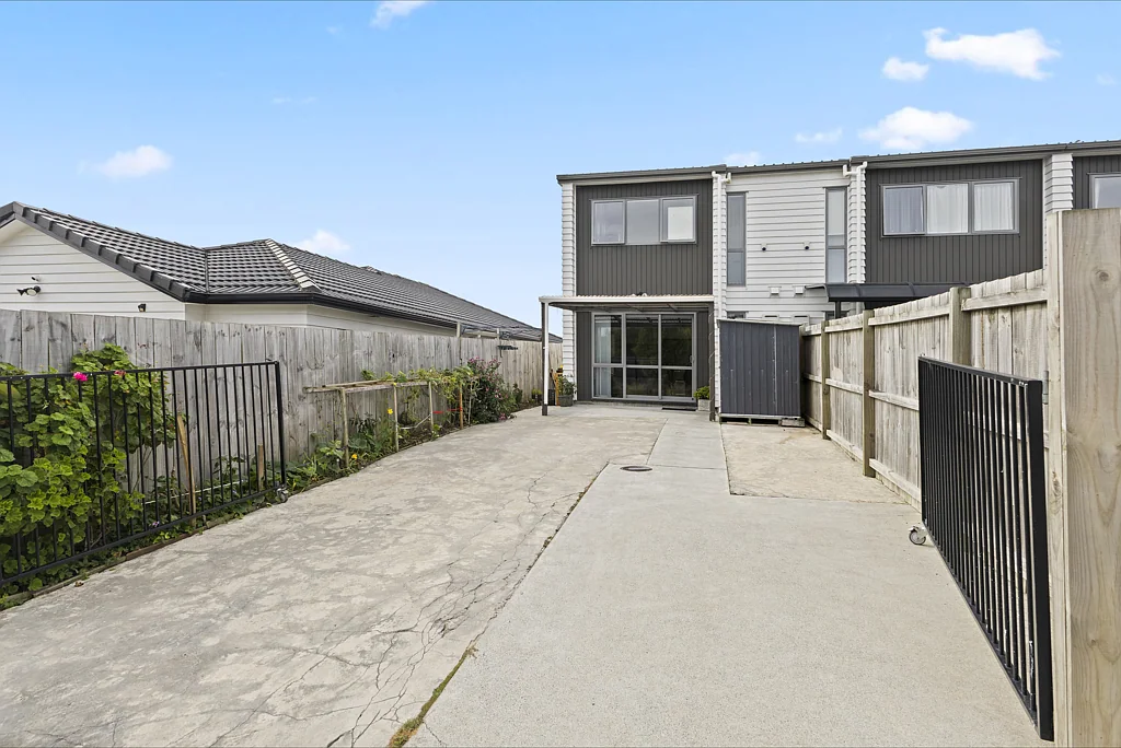Flat Bush 3Kwarto Entry-Level Gold in Flat Bush Must sell !
