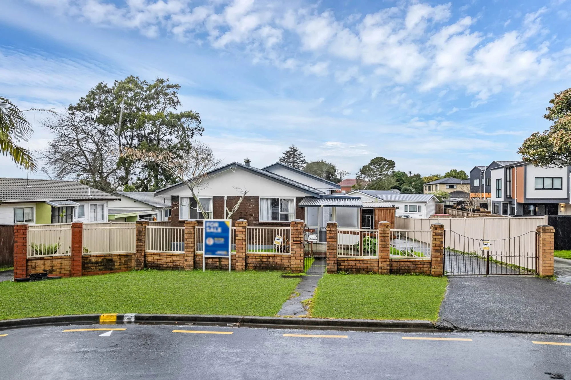 Ranui 4 Slaapkamer THAB - Both Services on Site - Legal Granny Flat
