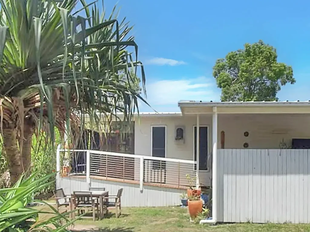 Macleay Island 3Phòng ngủ Calling all Investors! Dual Income Opportunity walking distance to the ferry.