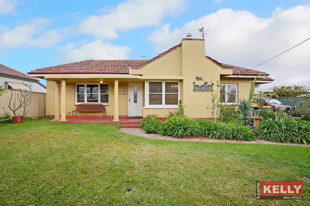 Ascot 3房  ART DECO CHARACTER HOME WITH CUSTOM AVALON STABLES
