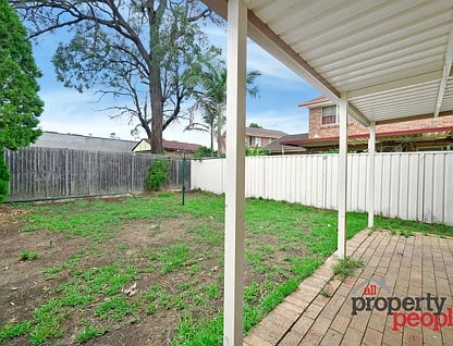 4/1 Fields Road, Macquarie Fields, Macarthur Region, 2 ਕਮਰੇ, 2 ਬਾਥਰੂਮ, House