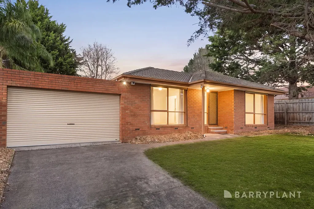 Bayswater North 3chambre * Sale by Set Date on Tuesday 15th September at 6pm (unless sold prior) *