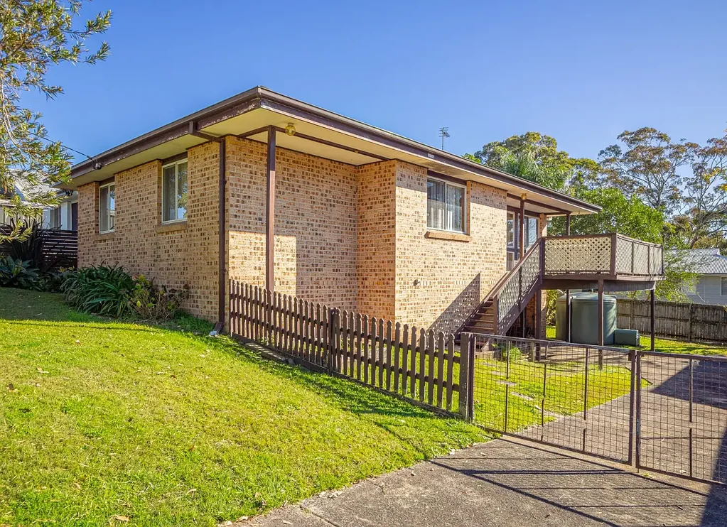 Saratoga 3 Bedroom Prime Location, Endless Potential!