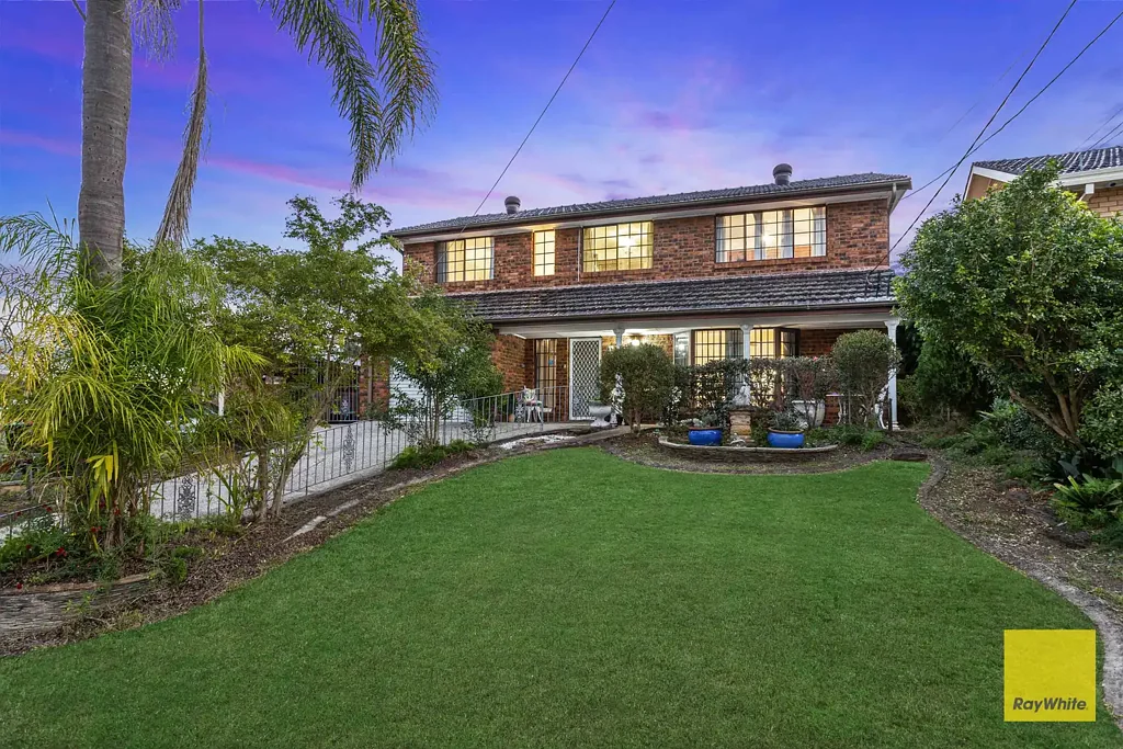 Lansvale 5房  兰斯瓦尔的金子就在最抢手的口袋里！必看！ RARE 'River Heights Estate' Opportunity - Exceptional Family Home on 750sqm with Two Complete Street Frontages