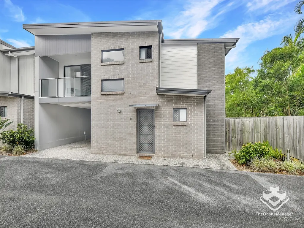 Everton Hills 3chambre Modern & Spacious Townhouse with Balcony, Patio & Dual Parking
