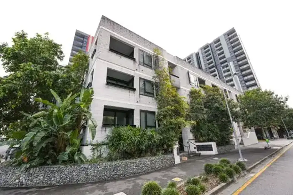 Bowen Hills 1 Bedroom Spacious One-Bedroom Retreat in Quiet, Low-Density Community First Home or Investment Opportunity!