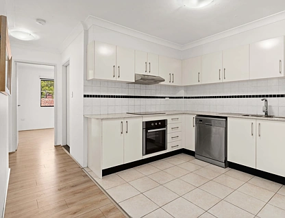 8/21-23 Hinkler Avenue, Warwick Farm, South Western Suburbs, 3 Schlafzimmer, 2 Badezimmer, Apartment