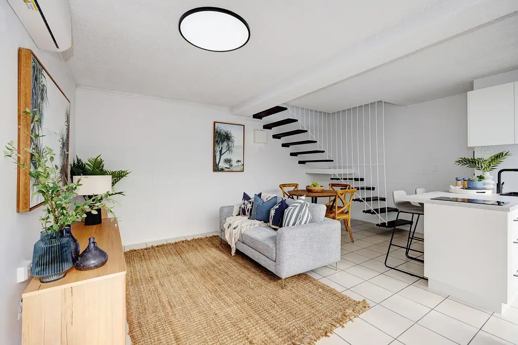 North Ward 1 Slaapkamer Walk To The Strand!  Modern / fully renovated 1-Bedroom Apartment
