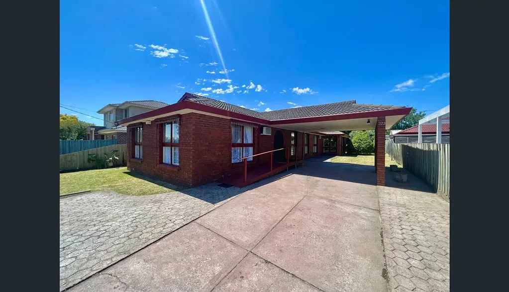 Convenient Family Home: 373, BLACKBURN ROAD, BURWOOD EAST 5th Bedroom, 2 Living Areas, 1 Study, and 1 Dining