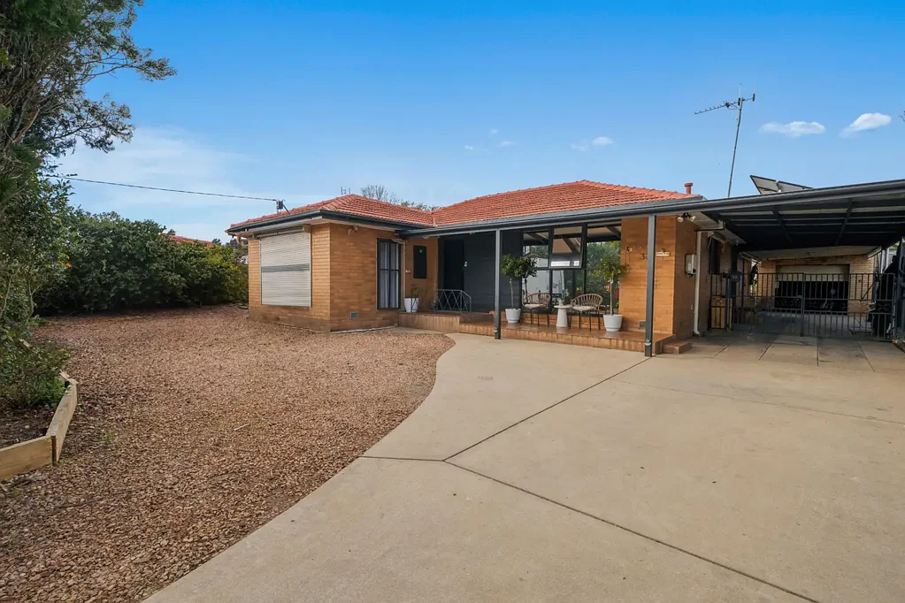 Mooroopna 3 Bedroom Stunning Presentation...Garage / Shed & the perfect location !