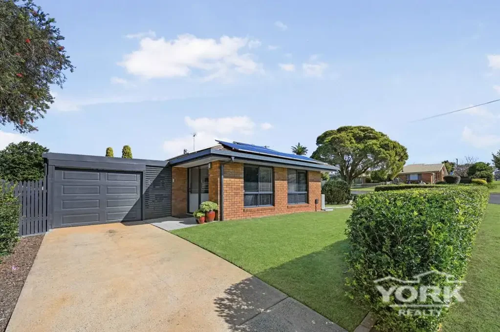 Kearneys Spring 4部屋 Best Brick Buy! Shed & Pool!