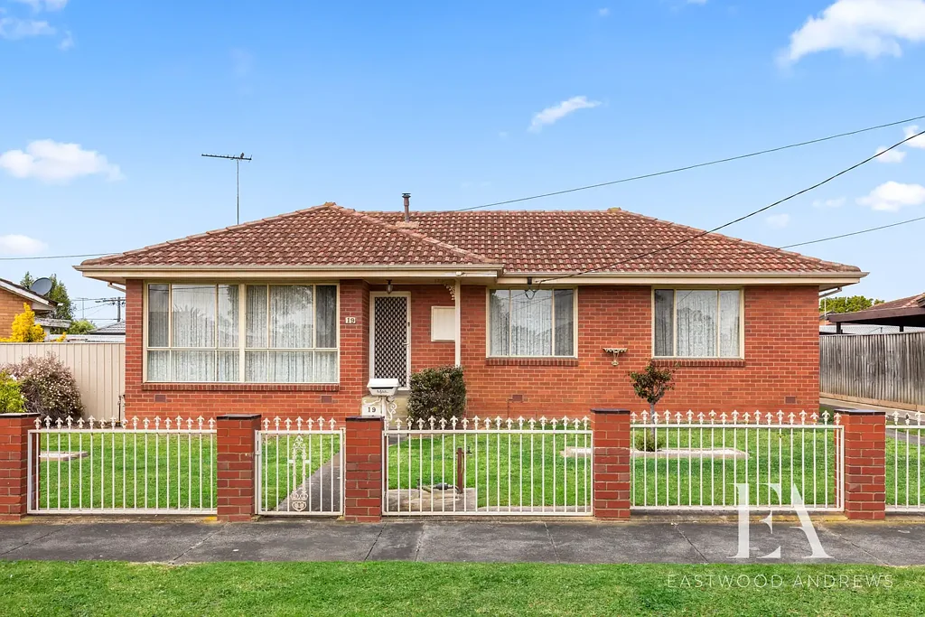 19 Hitchcock Street, Breakwater, VIC 3219