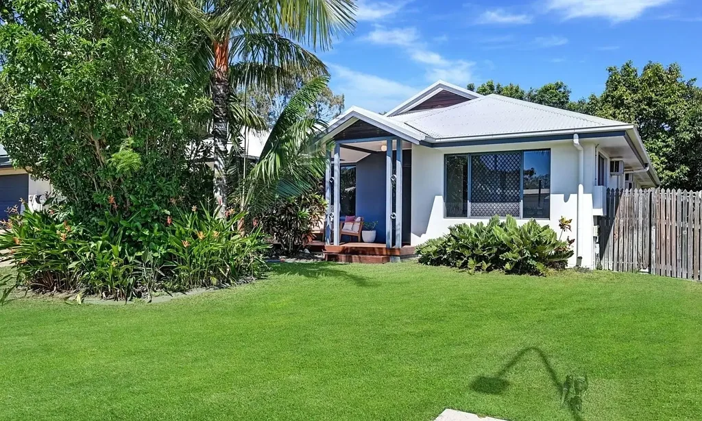 Bushland Beach 4房  FOUR BEDROOM FAMILY HOME WITH POOL ON A 700sqm BLOCK