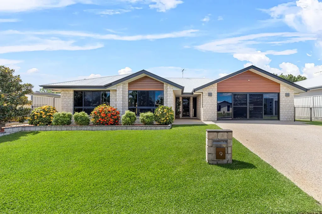 Emerald 4ਬੈੱਡਰੂਮ QUALITY FAMILY HOME IN THE SOUGHT AFTER VINES ESTATE