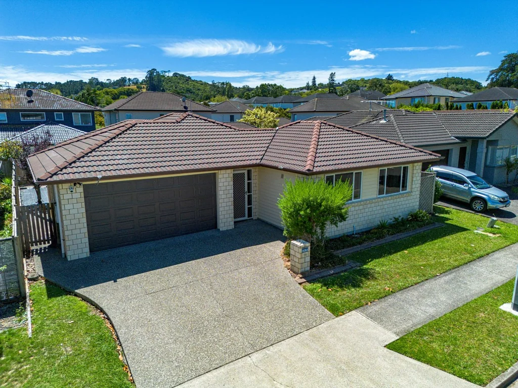 Modern 4-Bedroom Standalone Home – Prime Flat Bush Location!