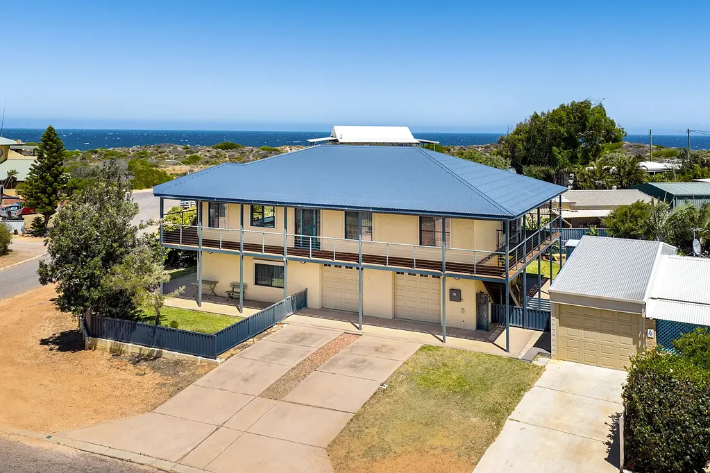 4B Batavia Circle, Kalbarri, WA 6536