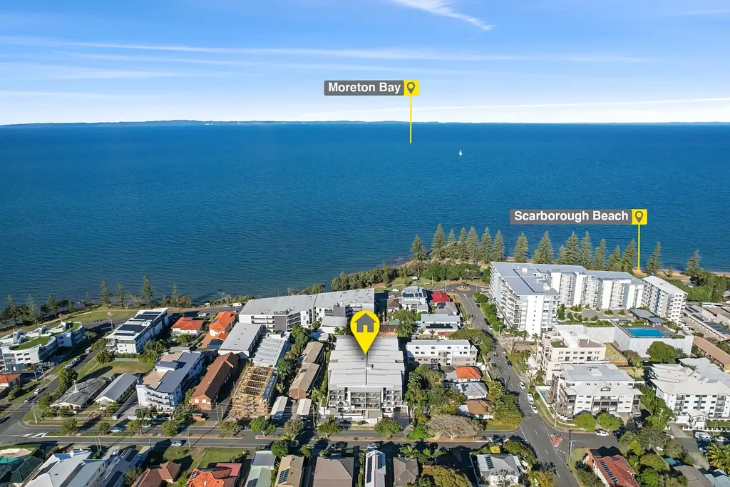 Spacious Split Level Penthouse with Ocean Views