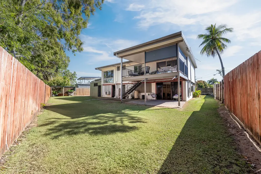 Cranbrook 3ਬੈੱਡਰੂਮ Two Levels of Living, Additional Workshop, Rear Deck, Fully Fenced :  Must inspect !