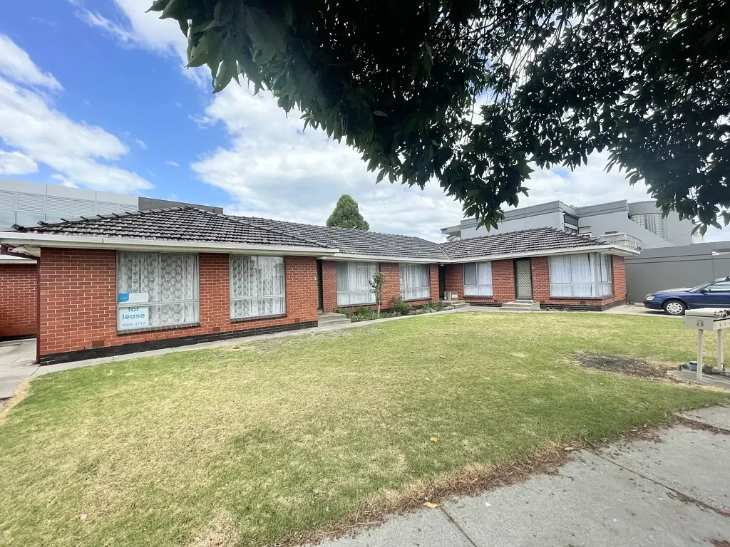 Two bedroom unit in Prime Location - Water bill included