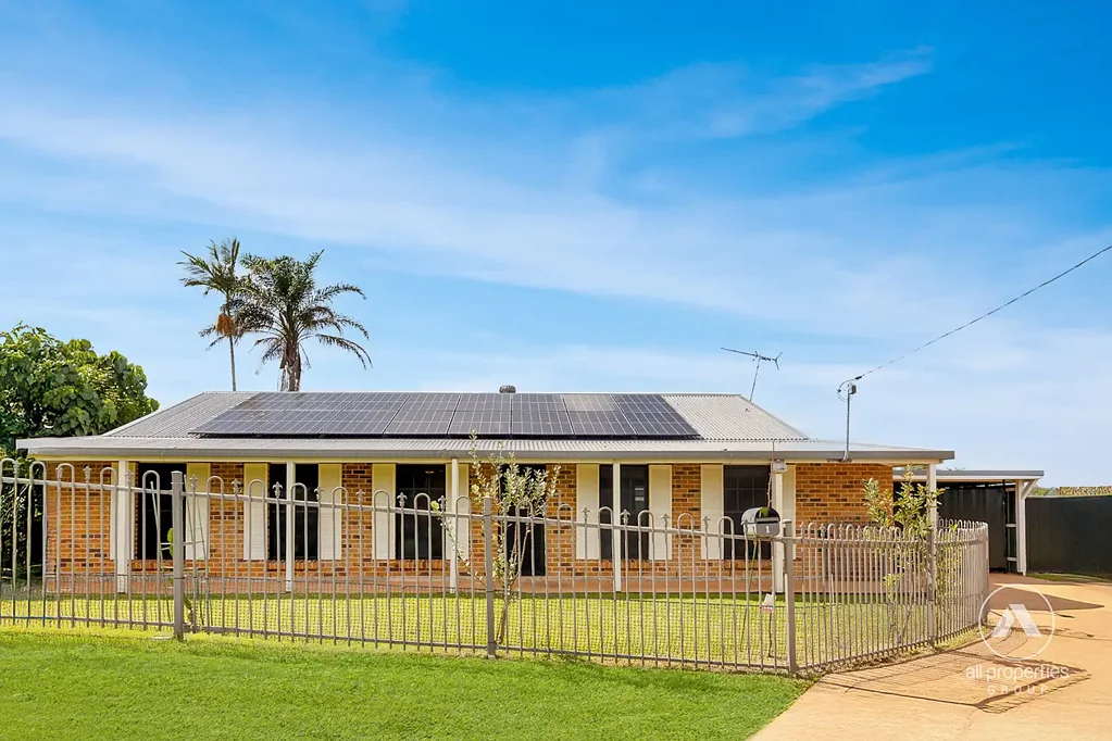 Boronia Heights 3બેડરૂમ Amazing opportunity to secure a Stunning family home + HUGE 605sqm corner block + Cul De Sac - this one won't last long !!