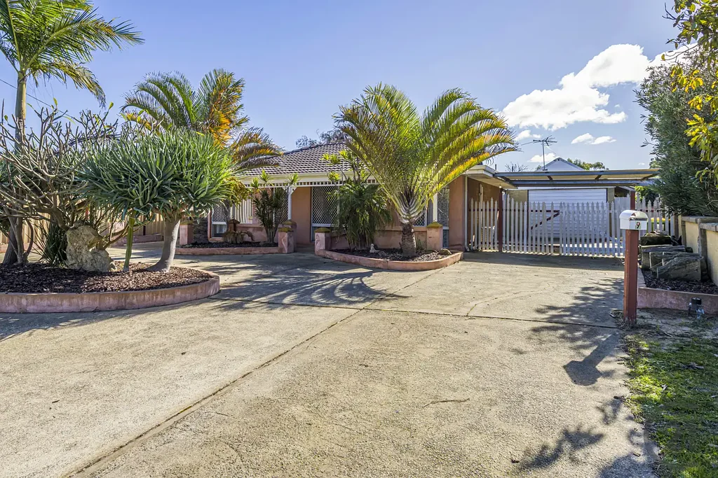 Coodanup 5房  Exceptional Dual Living Opportunity with Endless Possibilities
