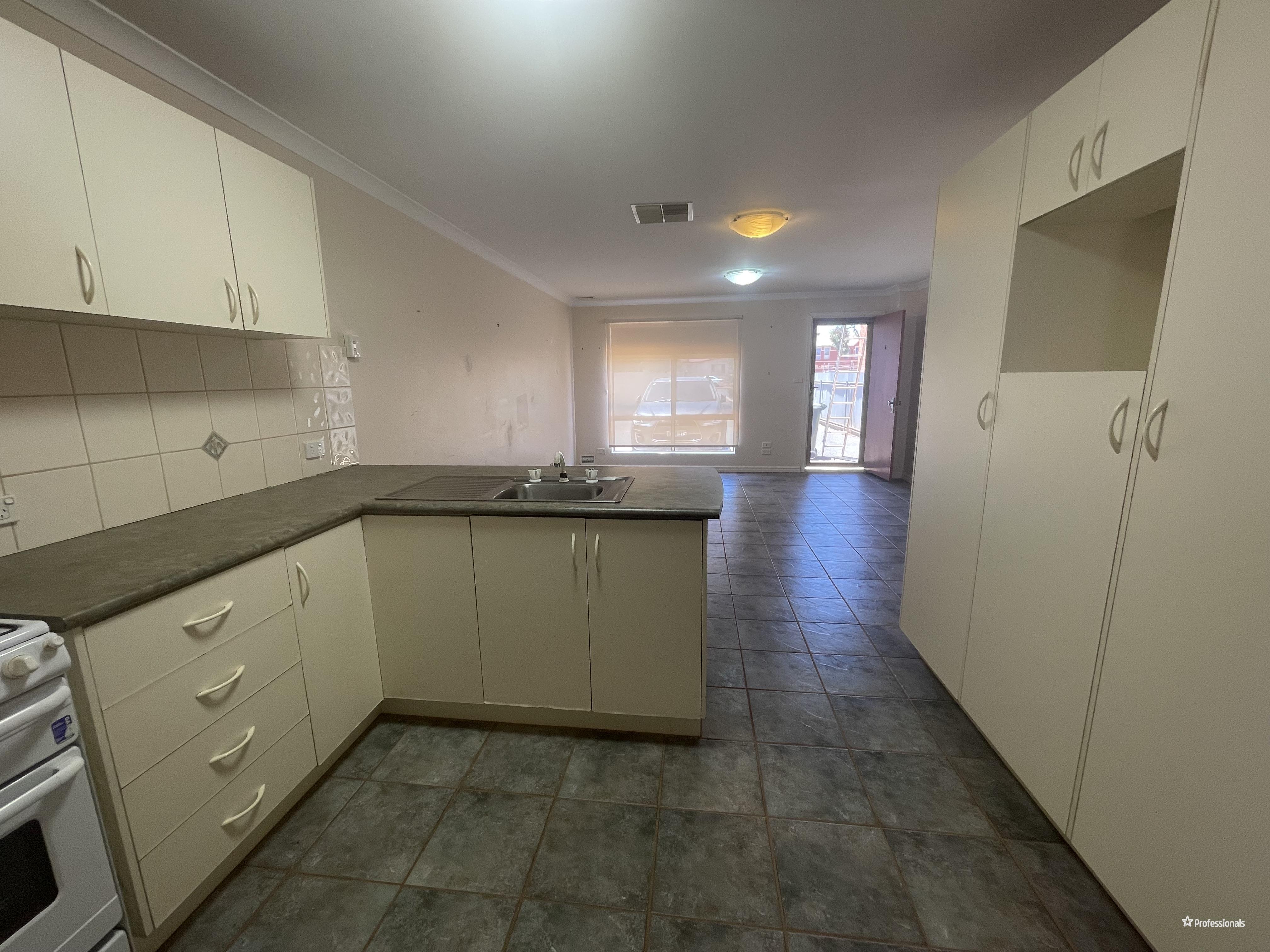 UNIT 2 20 EGAN ST, KALGOORLIE WA 6430, 0 રૂમ, 0 બાથરૂમ, Townhouse