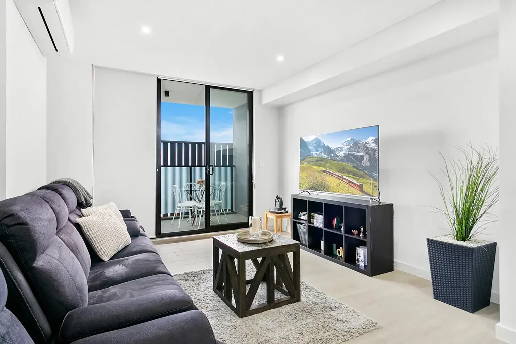 Immaculate One Bedroom Apartment with City Views!!!