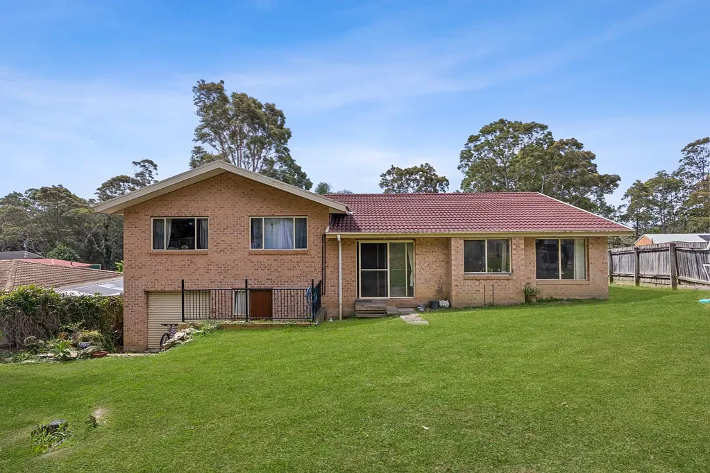 17 Karoola Crescent, Surfside, NSW 2536
