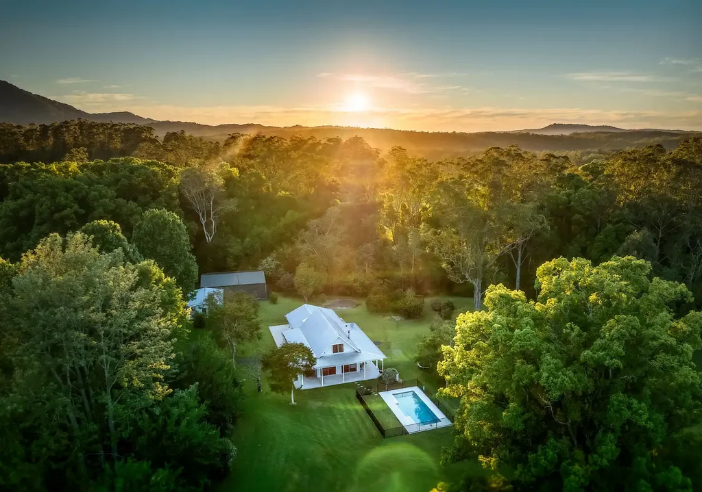 Bellingen 4침실 2 beautiful hectares in the Promised Land — a truly special place where dreams come true.
