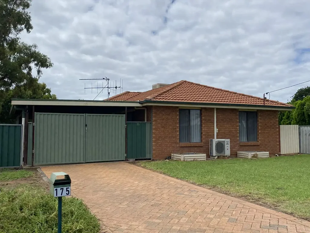 Family-Friendly Home for Rent in Narromine!