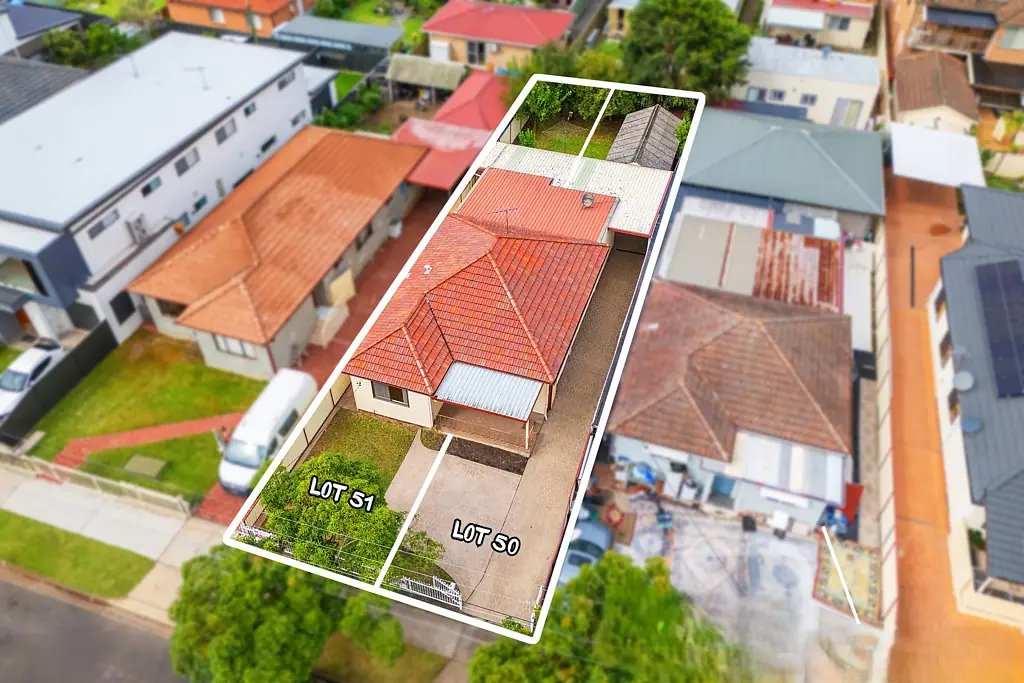 Auburn 4房 必须出售 - 罕见的2块土地，可立即建造或享受这美丽的家庭住宅！ MUST BE SOLD - RARE 2 LOTS READY TO BUILD OR ENJOY THIS BEAUTIFUL FAMILY HOME!