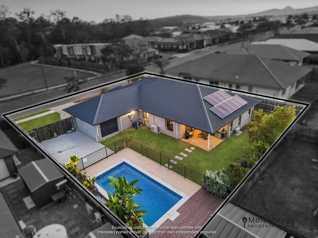 Flagstone 4Kwarto Flexible Family Living with Multi-Generational Potential & Poolside Entertaining