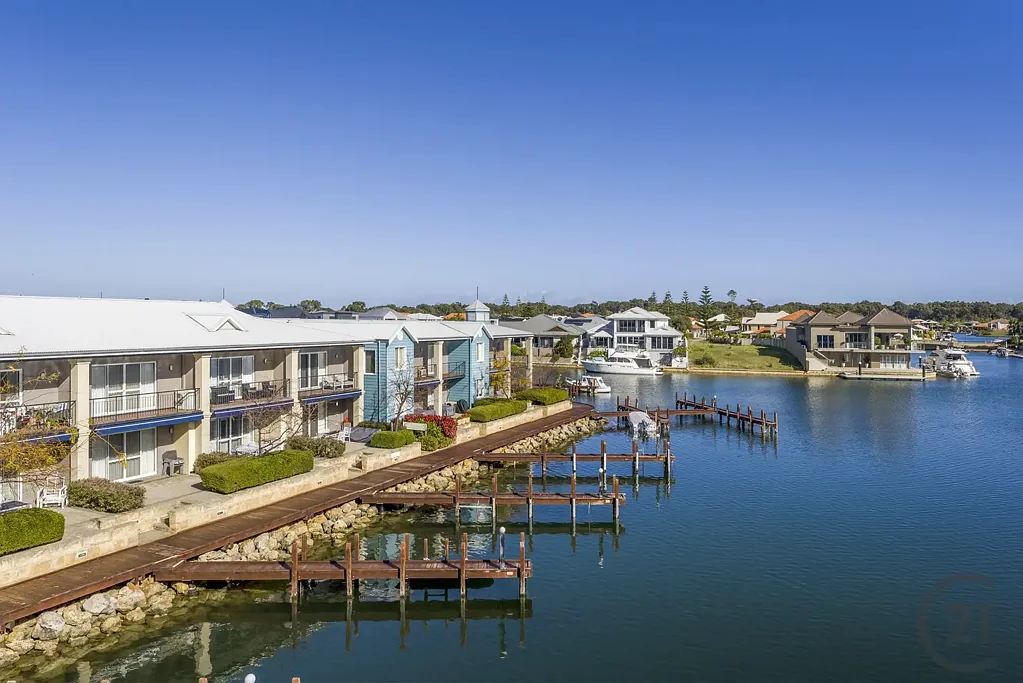 Halls Head 2房  Canal Lifestyle with Private Jetty & Resort Facilities-  2 Bed 2 bath 2 Car
