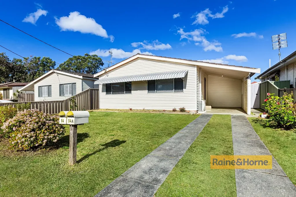 BEAUTIFULLY PRESENTED 2 BEDROOM HOME