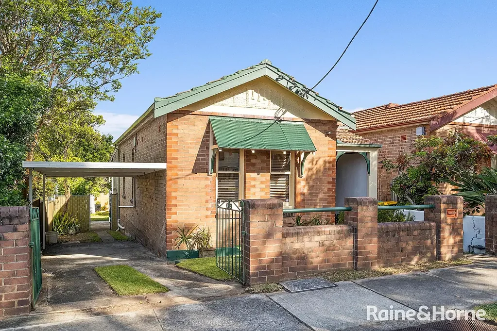 Kogarah 3ਬੈੱਡਰੂਮ Beautifully Presented Character Home
