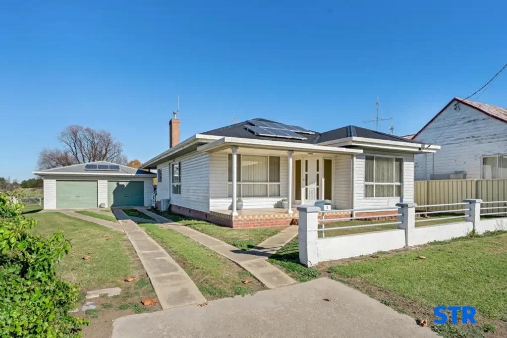 Tarago 3房  Home with Huge Shed Space & Investment Potential