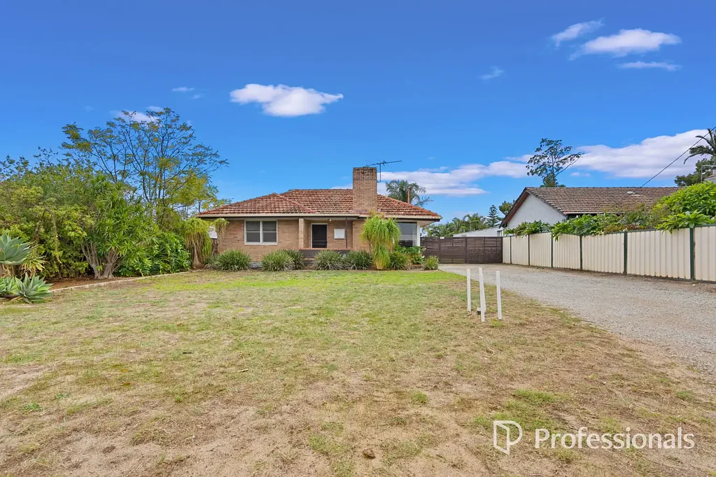 AMAZING LOCATION WITHIN MINUTES OF EVERYTHING!!