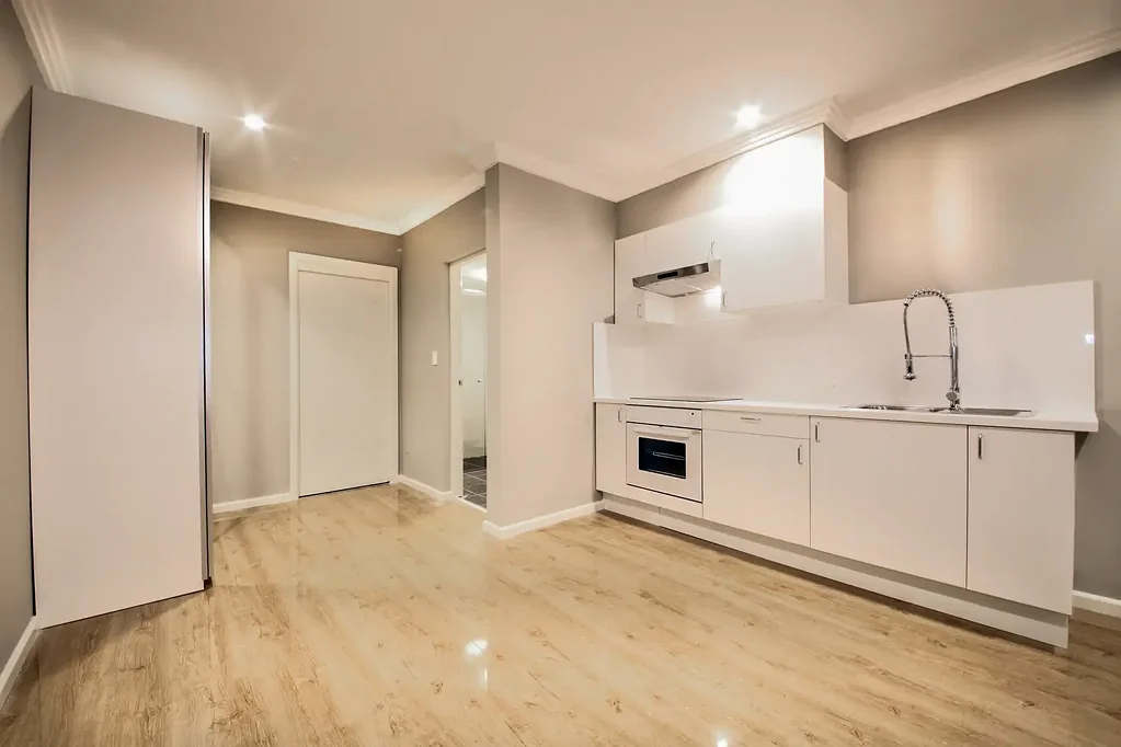 Enormous studio in ideal location - Access via Holdsworth Lane