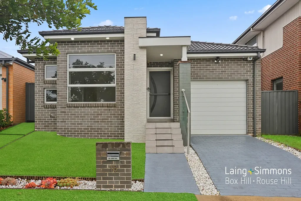 Jordan Springs 4 Bedroom Relaxed Family Living in a Premium Pocket!