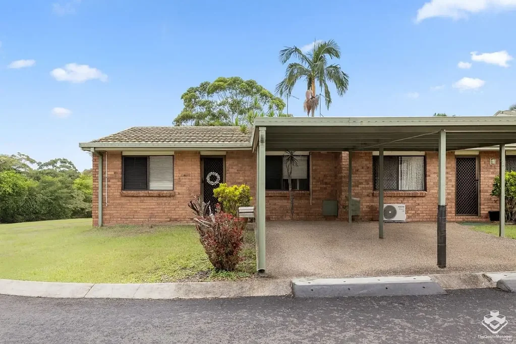 Neat & Cosy Lowset Townhouse – Convenient Living