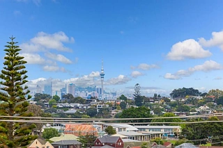 2/4 Rangitoto Terrace, Milford, North Shore City