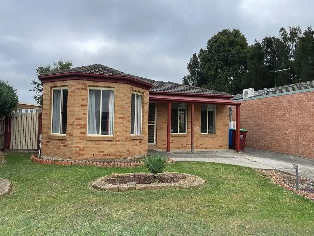 Charming & Comfortable Family Home Near McGuigan Reserve!